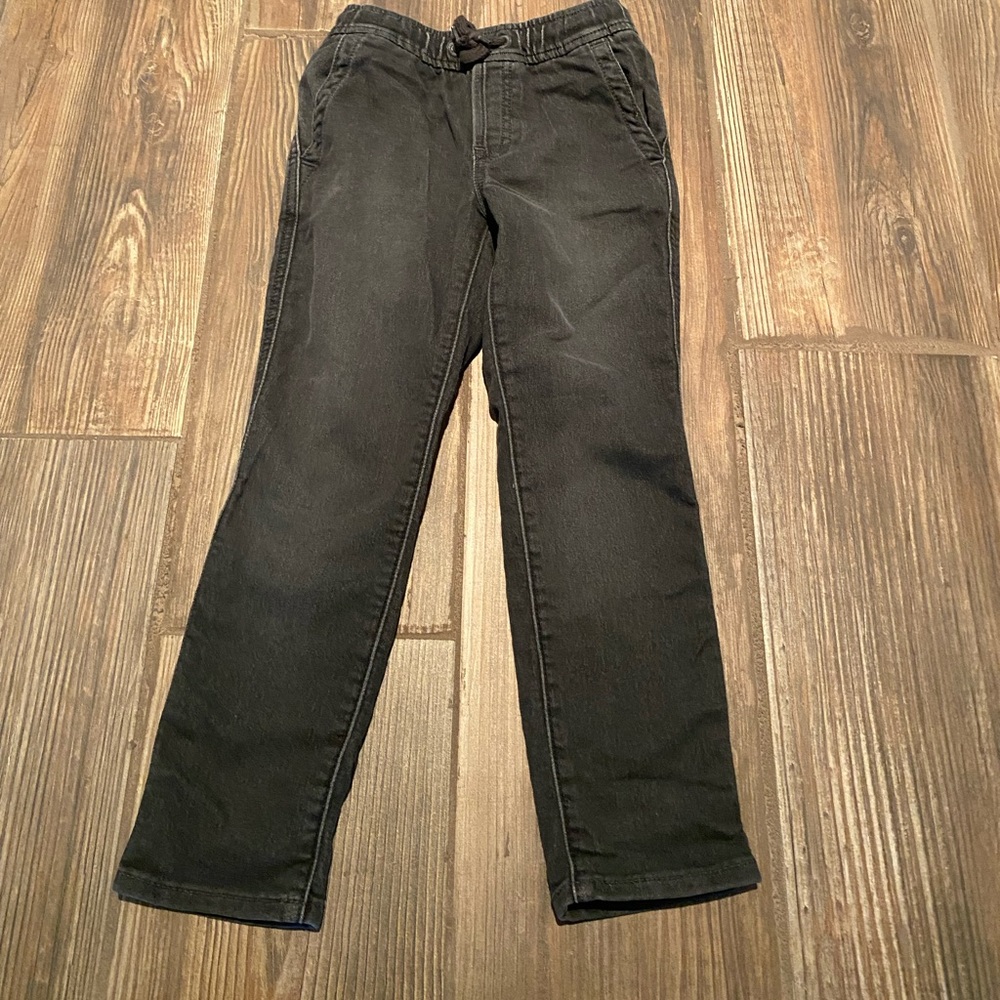 Gap Kids size small 6/7 jogger denim. Worn once. Distressed black